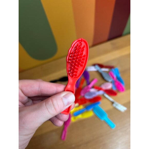 Vintage Y2K Barbie 90s all colours hair brush lot - Picture 3 of 4